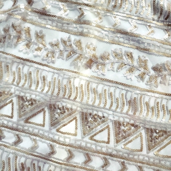 DAYTRIP [by Buckle] White sequin front Tank/Top, Small. - Picture 5 of 7